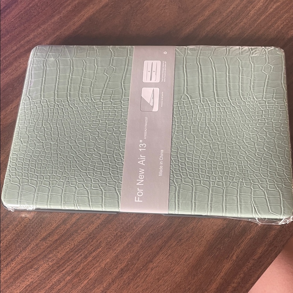 Green Crocodile Texture Laptop Case for MacBook Air 13"